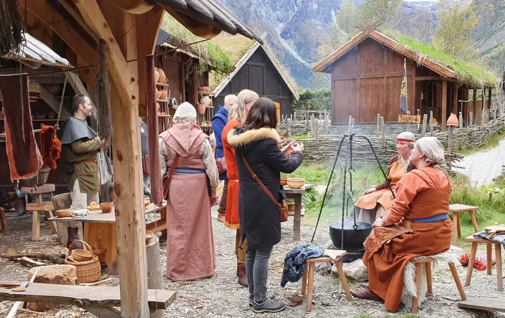 Bergen til Flåm – Vikingbyen, UNESCO Nærøyfjordcruise og Flåmsbana